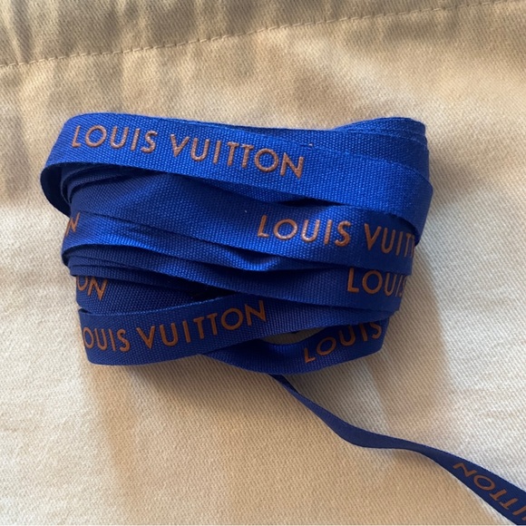 Louis Vuitton Authentic Large Cream Dust Bag with Blue Accents and Ribbon. New - Picture 6 of 10